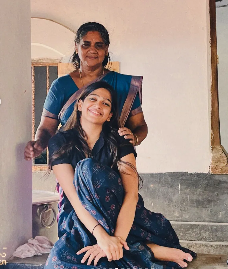 Ananthika Sanilkumar with her Mother